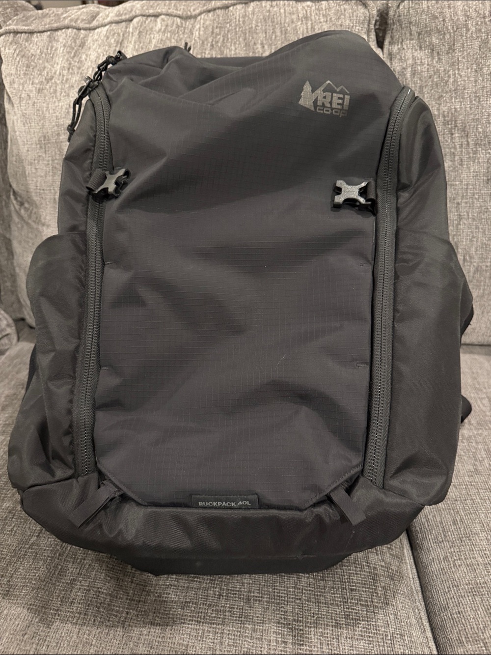 REI Black Men's Ruckpack 40L Backpack